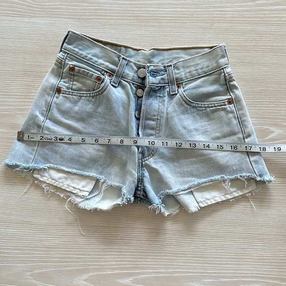 Women’s Levi’s Denim Shorts - Great condition - Intentional distress - Picture 10 of 13